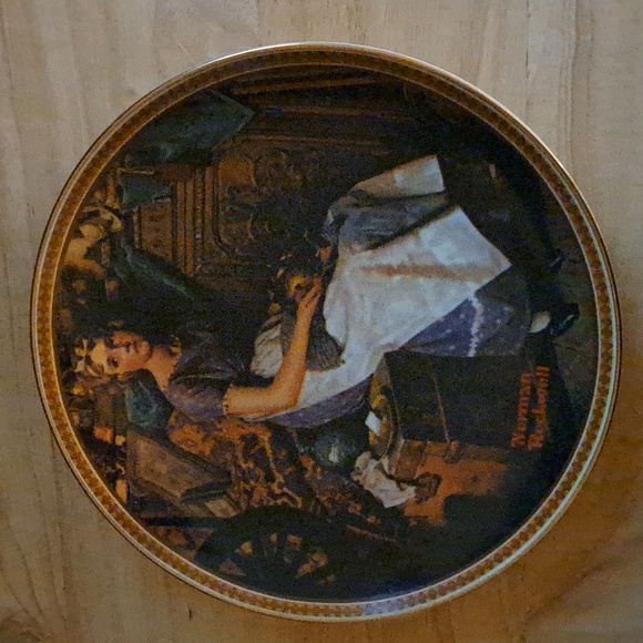 Knowles Limited Edition Norman Rockwell's "Dreaming in the Attic" China Plate - Picture 5 of 5